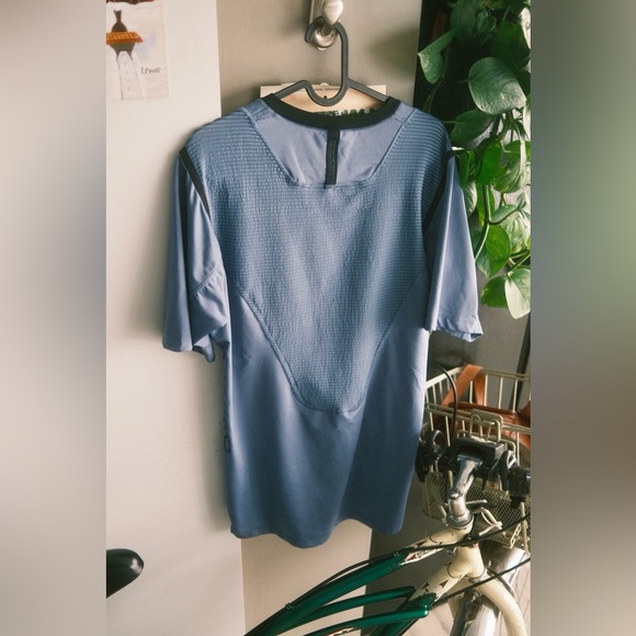 Nike Training Aeroadapt Short Sleeve - Picture 2 of 7